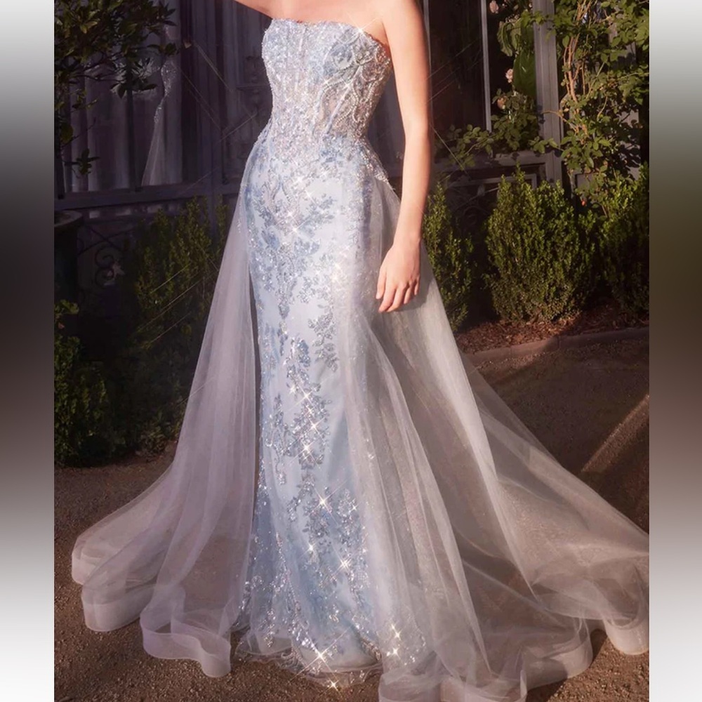 NWT Figure Flattering Andrea and Leo Gown